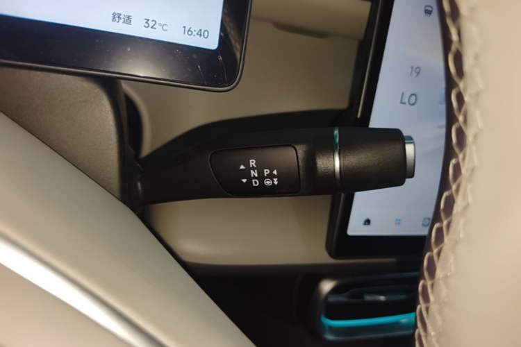 Used Leapmotor B01 2025 550 LiDAR Edition Gear Lever
