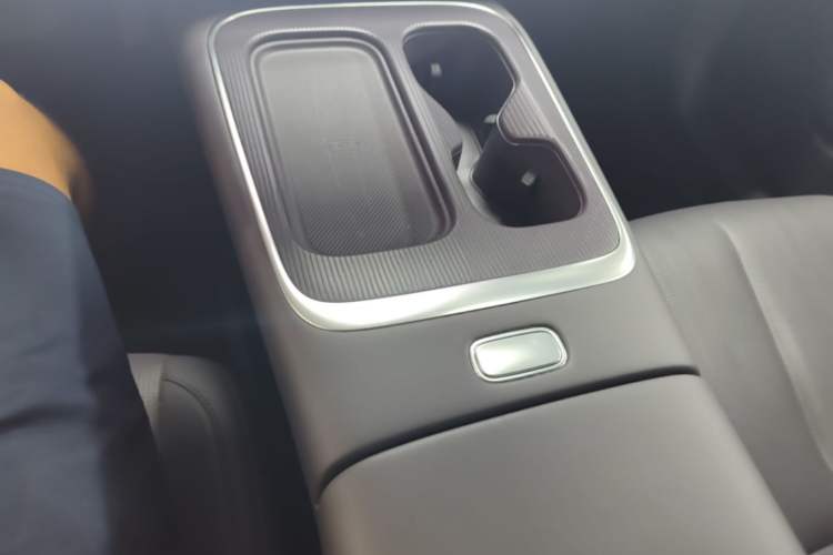 Used Leapmotor B01 2025 550 LiDAR Edition Gear Lever