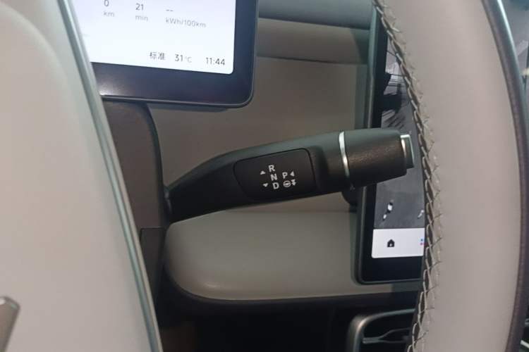 Used Leapmotor B01 2025 550 LiDAR Edition Gear Lever