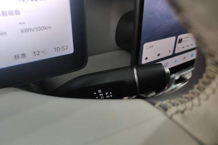 Used Leapmotor B01 2025 550 LiDAR Edition Gear Lever