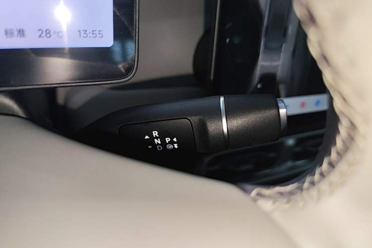 Used Leapmotor B01 2025 550 LiDAR Edition Gear Lever