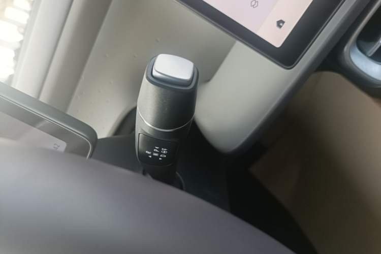 Used Leapmotor B01 2025 550 LiDAR Edition Gear Lever