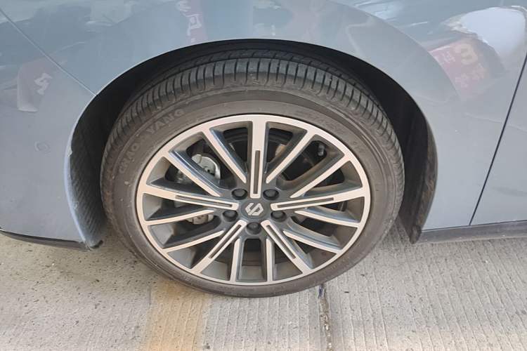 Used Leapmotor B01 2025 550 LiDAR Edition Left Front Wheel Hub