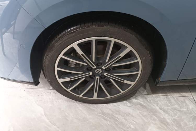 Used Leapmotor B01 2025 550 LiDAR Edition Left Front Wheel Hub