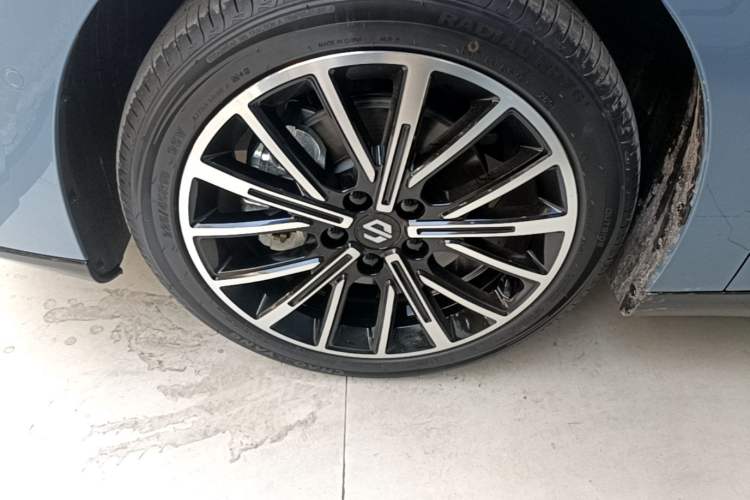 Used Leapmotor B01 2025 550 LiDAR Edition Left Front Wheel Hub