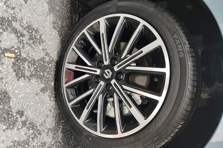 Used Leapmotor B01 2025 550 LiDAR Edition Left Front Wheel Hub