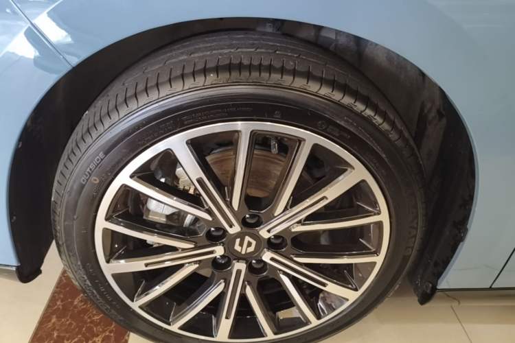 Used Leapmotor B01 2025 550 LiDAR Edition Left Front Wheel Hub