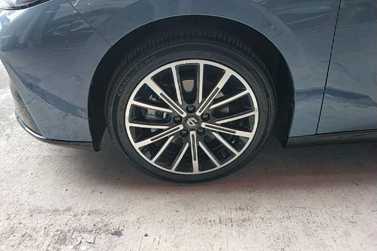 Used Leapmotor B01 2025 550 LiDAR Edition Left Front Wheel Hub