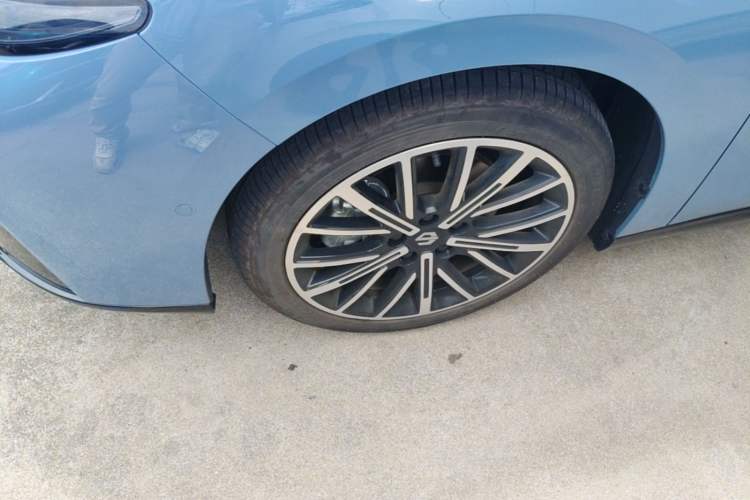 Used Leapmotor B01 2025 550 LiDAR Edition Left Front Wheel Hub
