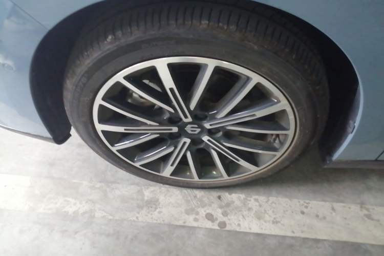 Used Leapmotor B01 2025 550 LiDAR Edition Left Front Wheel Hub