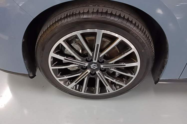 Used Leapmotor B01 2025 550 LiDAR Edition Left Front Wheel Hub