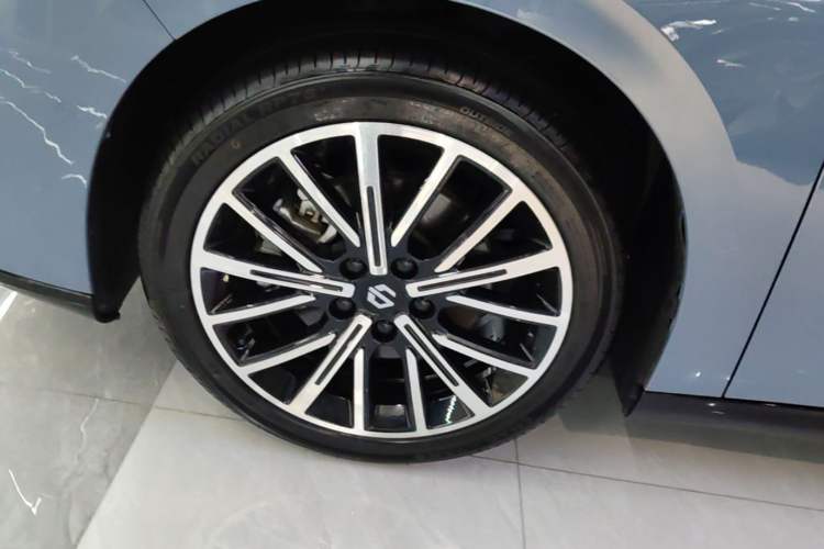 Used Leapmotor B01 2025 550 LiDAR Edition Left Front Wheel Hub
