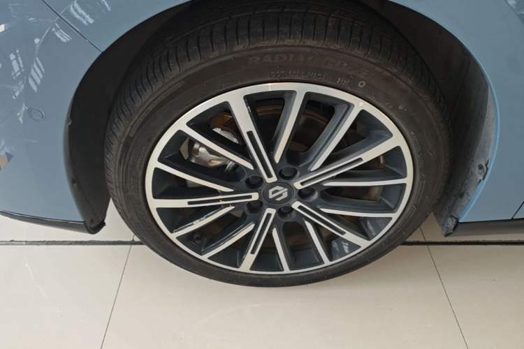 Used Leapmotor B01 2025 550 LiDAR Edition Left Front Wheel Hub