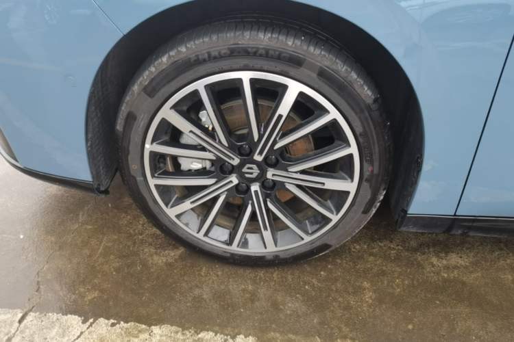 Used Leapmotor B01 2025 550 LiDAR Edition Left Front Wheel Hub
