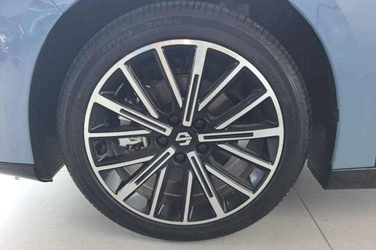 Used Leapmotor B01 2025 550 LiDAR Edition Left Front Wheel Hub