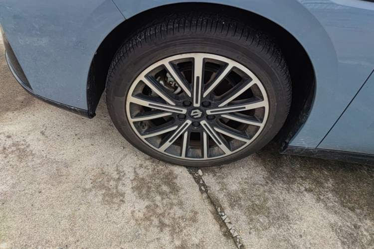 Used Leapmotor B01 2025 550 LiDAR Edition Left Front Wheel Hub
