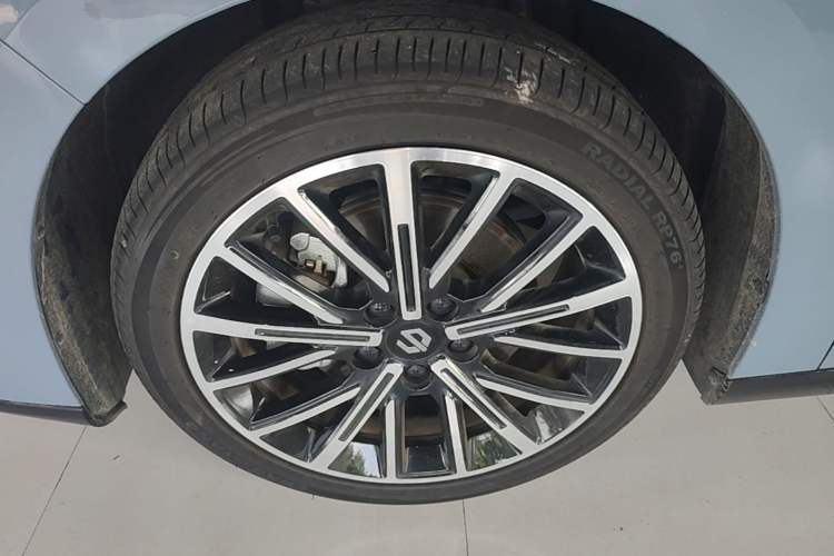Used Leapmotor B01 2025 550 LiDAR Edition Left Front Wheel Hub