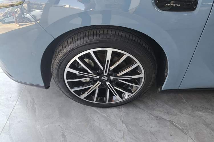Used Leapmotor B01 2025 550 LiDAR Edition Left Front Wheel Hub