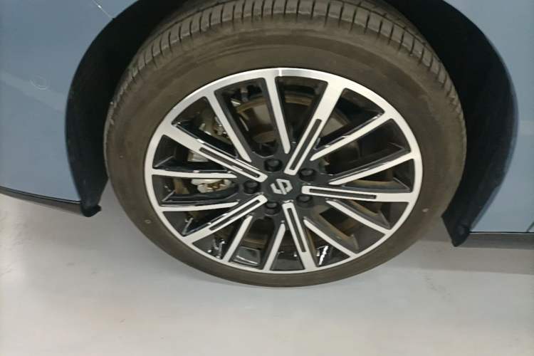 Used Leapmotor B01 2025 550 LiDAR Edition Left Front Wheel Hub