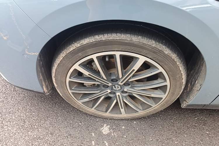 Used Leapmotor B01 2025 550 LiDAR Edition Left Front Wheel Hub