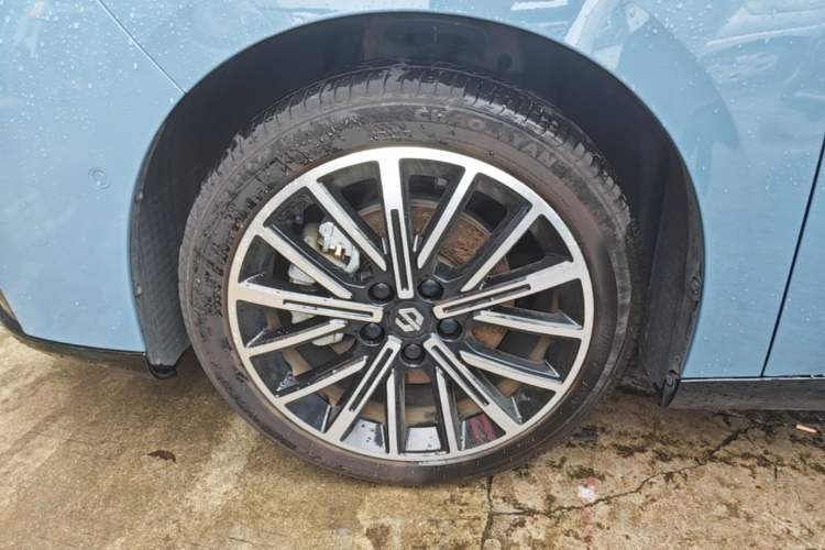 Used Leapmotor B01 2025 550 LiDAR Edition Left Front Wheel Hub