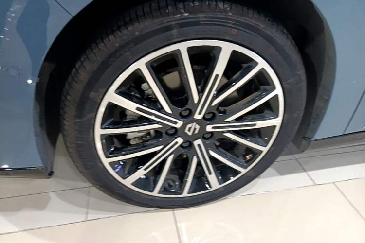 Used Leapmotor B01 2025 550 LiDAR Edition Left Front Wheel Hub