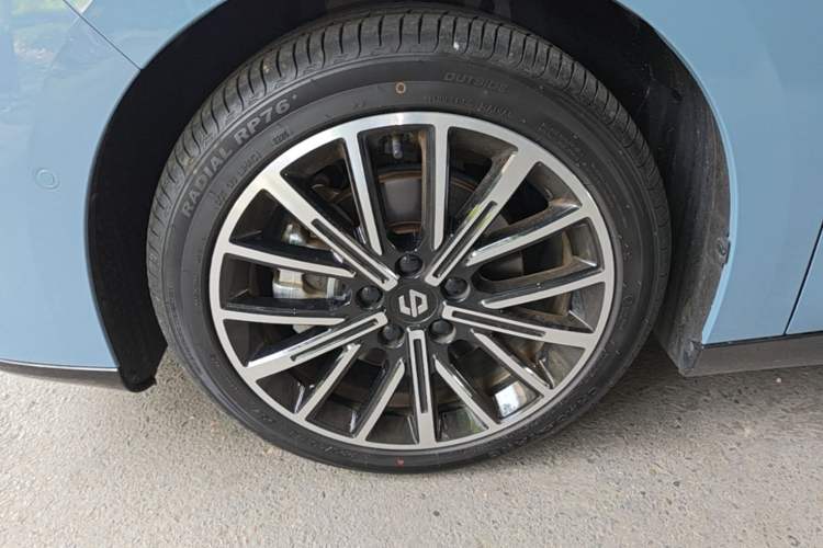 Used Leapmotor B01 2025 550 LiDAR Edition Left Front Wheel Hub