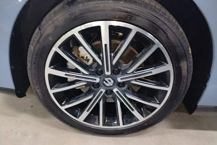 Used Leapmotor B01 2025 550 LiDAR Edition Left Front Wheel Hub