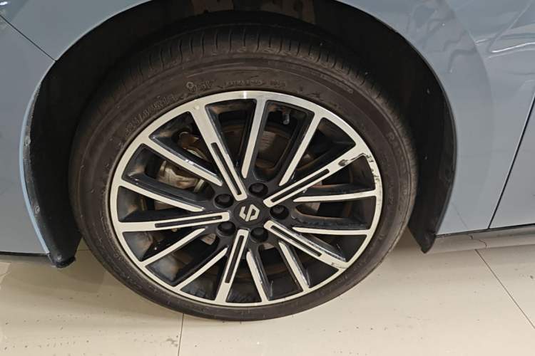 Used Leapmotor B01 2025 550 LiDAR Edition Left Front Wheel Hub