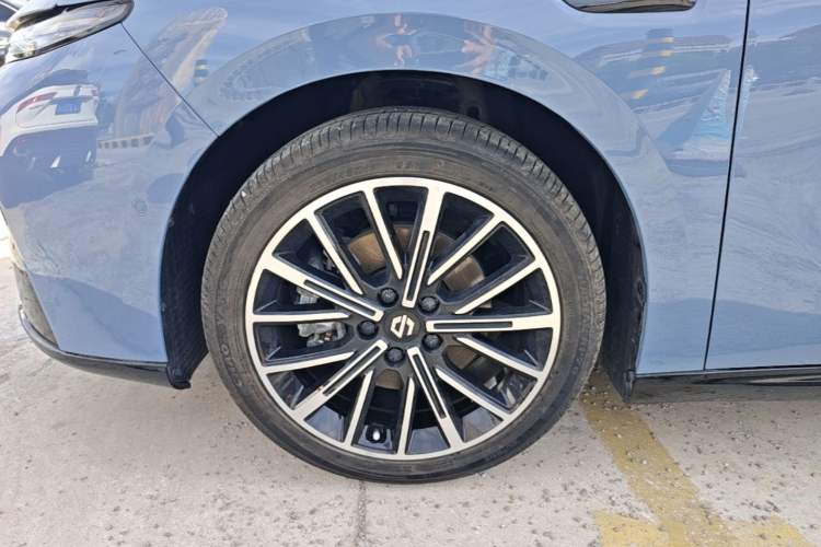 Used Leapmotor B01 2025 550 LiDAR Edition Left Front Wheel Hub