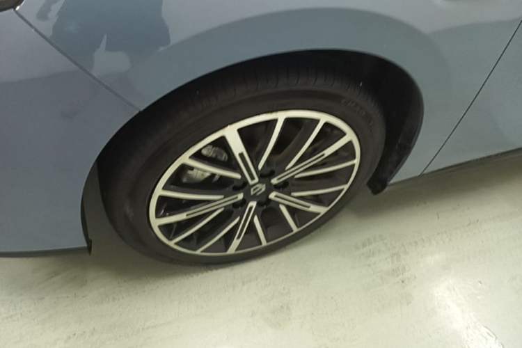 Used Leapmotor B01 2025 550 LiDAR Edition Left Front Wheel Hub