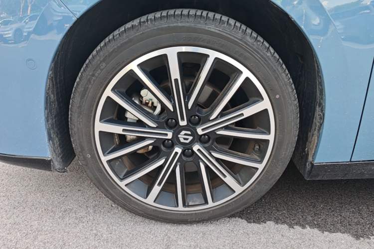 Used Leapmotor B01 2025 550 LiDAR Edition Left Front Wheel Hub