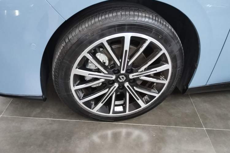 Used Leapmotor B01 2025 550 LiDAR Edition Left Front Wheel Hub