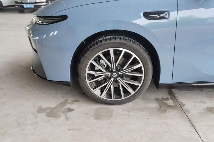Used Leapmotor B01 2025 550 LiDAR Edition Left Front Wheel Hub