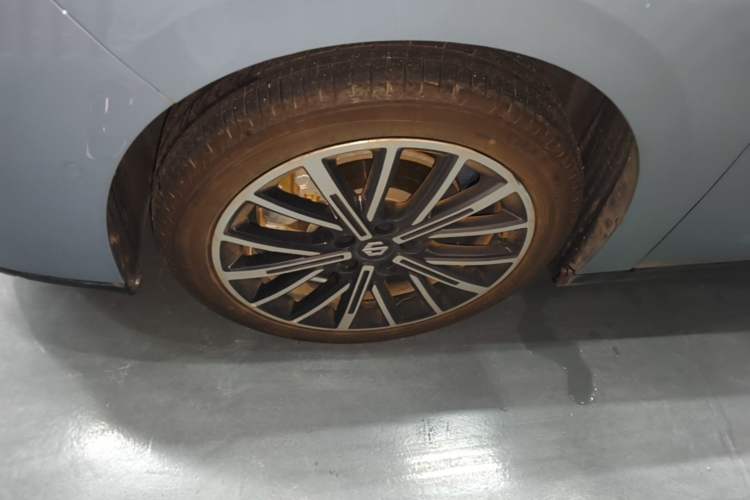 Used Leapmotor B01 2025 550 LiDAR Edition Left Front Wheel Hub