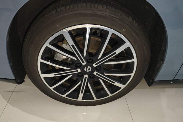 Used Leapmotor B01 2025 550 LiDAR Edition Left Front Wheel Hub