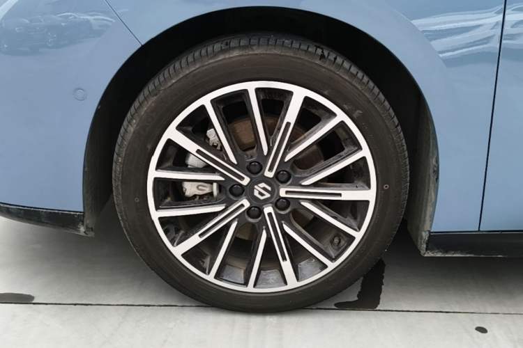 Used Leapmotor B01 2025 550 LiDAR Edition Left Front Wheel Hub
