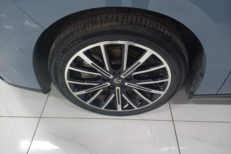 Used Leapmotor B01 2025 550 LiDAR Edition Left Front Wheel Hub