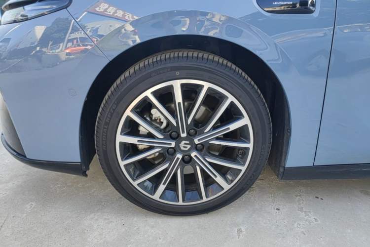 Used Leapmotor B01 2025 550 LiDAR Edition Left Front Wheel Hub
