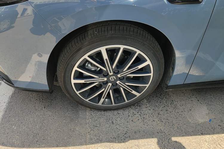 Used Leapmotor B01 2025 550 LiDAR Edition Left Front Wheel Hub