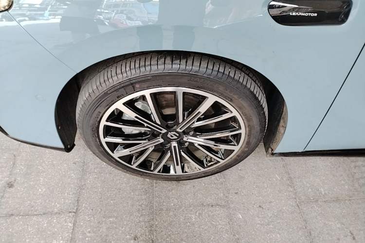 Used Leapmotor B01 2025 550 LiDAR Edition Left Front Wheel Hub