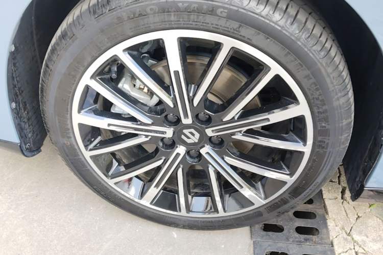 Used Leapmotor B01 2025 550 LiDAR Edition Left Front Wheel Hub