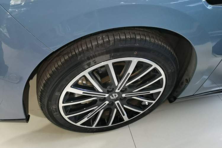 Used Leapmotor B01 2025 550 LiDAR Edition Left Front Wheel Hub