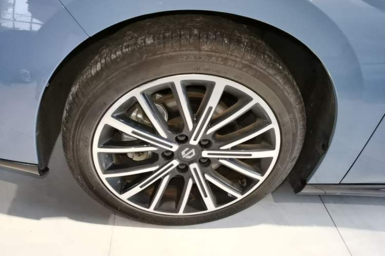 Used Leapmotor B01 2025 550 LiDAR Edition Left Front Wheel Hub
