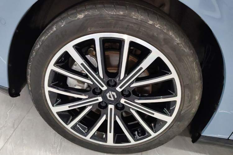 Used Leapmotor B01 2025 550 LiDAR Edition Left Front Wheel Hub