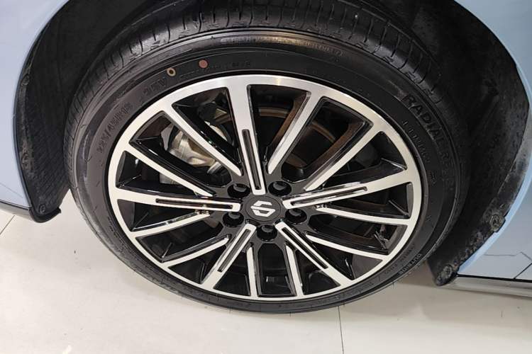 Used Leapmotor B01 2025 550 LiDAR Edition Left Front Wheel Hub