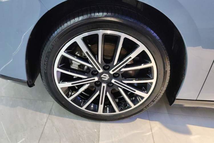 Used Leapmotor B01 2025 550 LiDAR Edition Left Front Wheel Hub