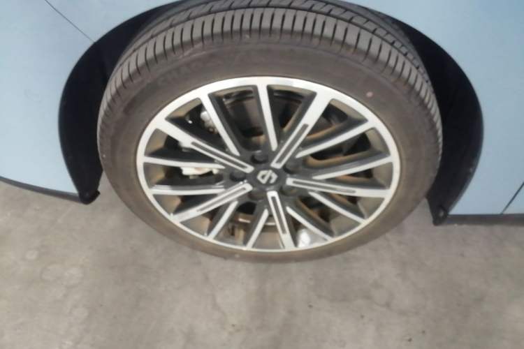 Used Leapmotor B01 2025 550 LiDAR Edition Left Front Wheel Hub