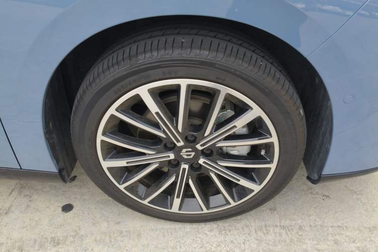 Used Leapmotor B01 2025 650 LiDAR Edition Right Front Wheel Hub