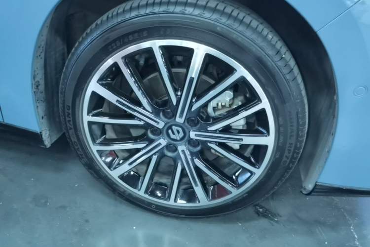 Used Leapmotor B01 2025 550 LiDAR Edition Right Front Wheel Hub